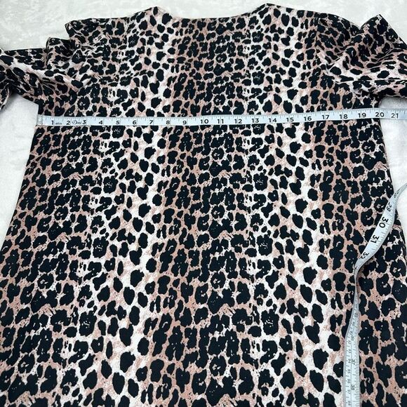 Boutique Women's M Oversized Flare Sleeve Vneck Tee Cheetah With Peekaboo Mesh - Picture 7 of 8